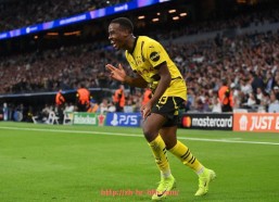 华体会hth登录入口-2024年NBA球员在背靠背比赛中的体能分配与表现对比